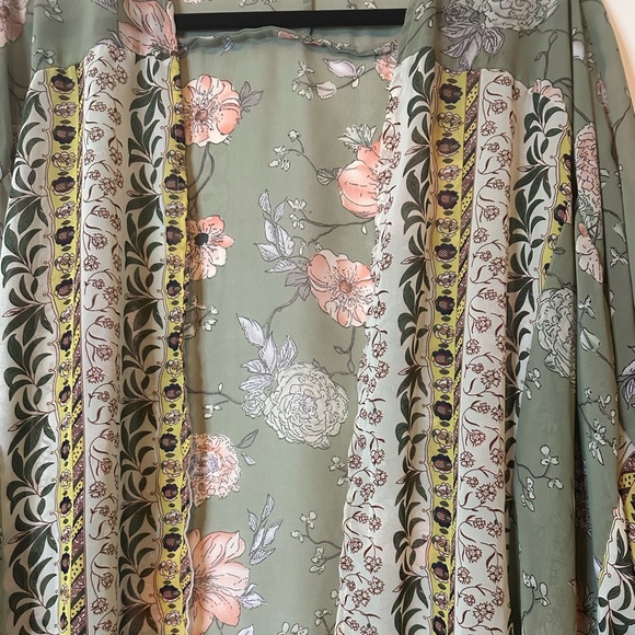 Umgee--Mixed Floral Print Short Sleeve Open Front Kimono size M/L - Picture 7 of 7
